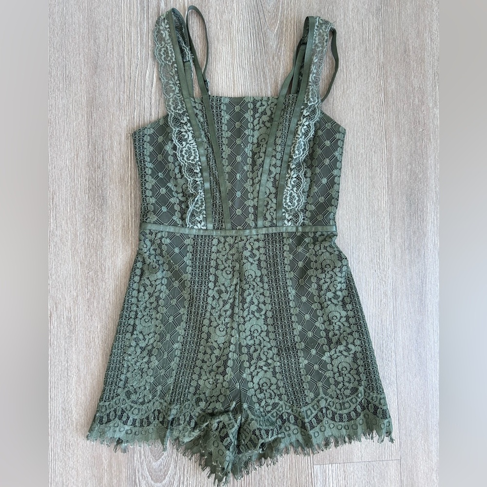 GUESS Womens Eliza Lace Overlay Trim Romper Olive Night Green